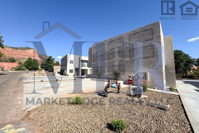 Building Photo - 3Bed/2.5Bath House in Sedona! Ready for Im...