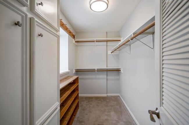 Building Photo - 16611 Brenton Oaks Dr