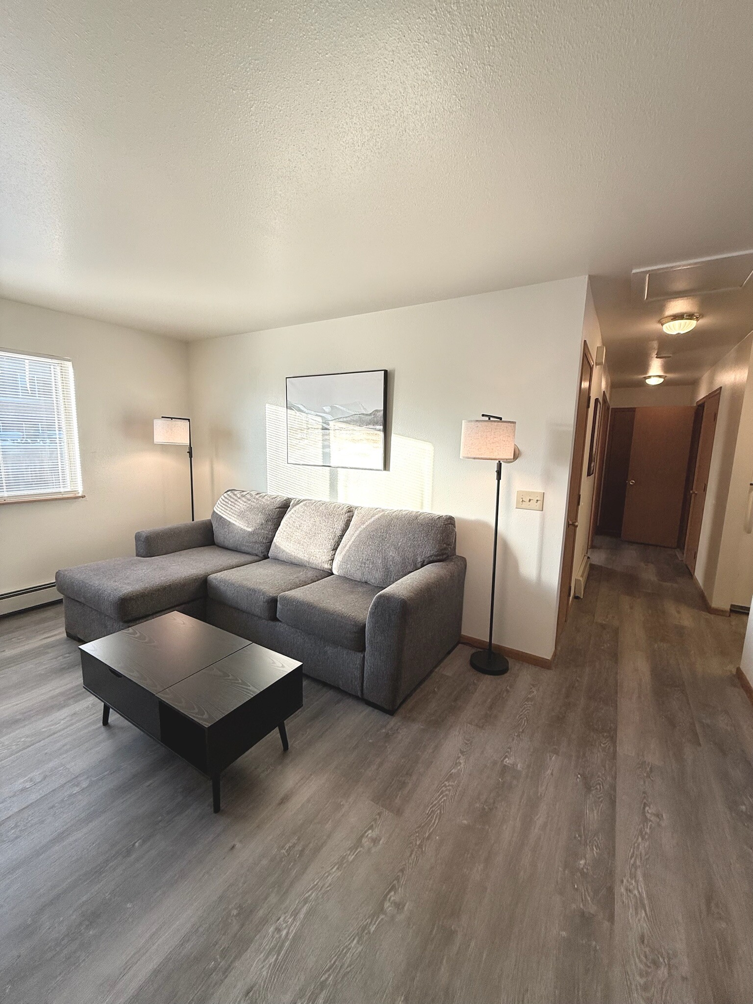 Building Photo - 1526 Lake Elmo Dr