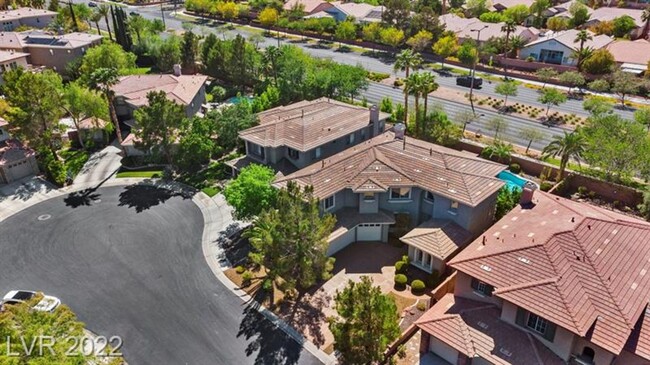 Building Photo - Recently remodeled 5 BEDROOMs/4 bathrooms,...