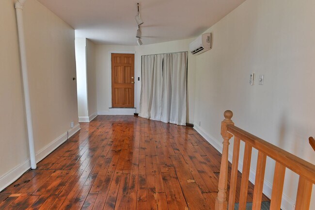 Building Photo - Charming 3 Bedroom on Verbeke St