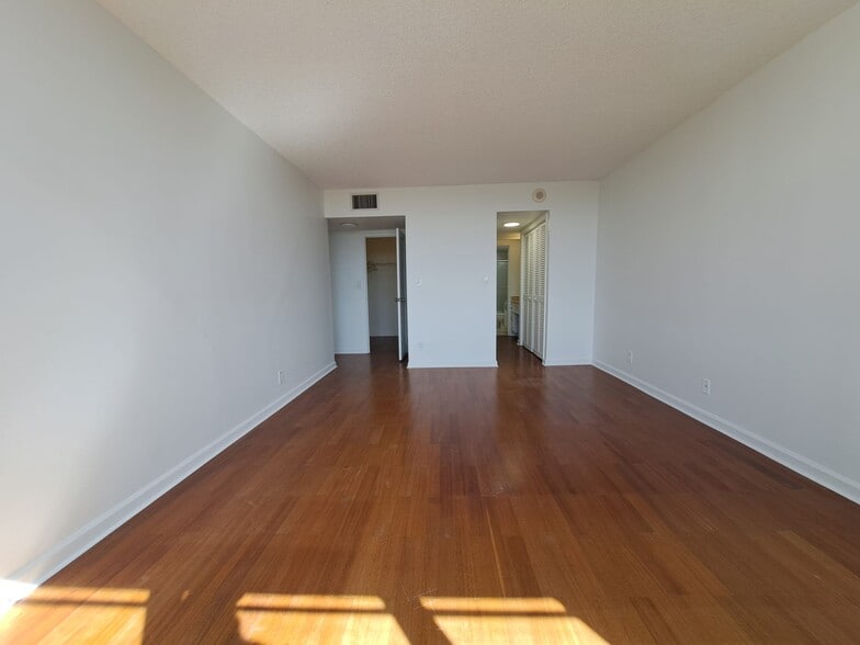 Building Photo - 500 Three Islands Boulevard