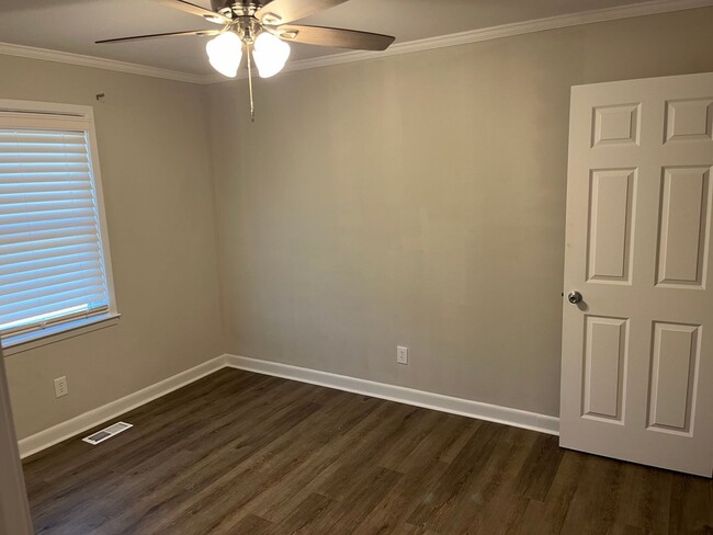 Building Photo - Spacious 3BR Home – Centrally Located | St...