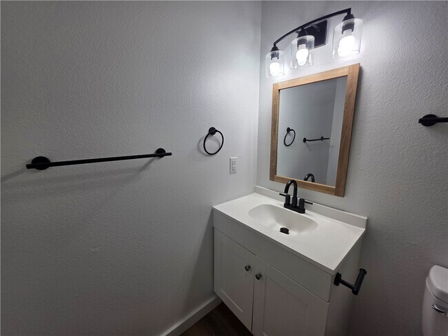 Building Photo - 2404 SE Jayel Terrace