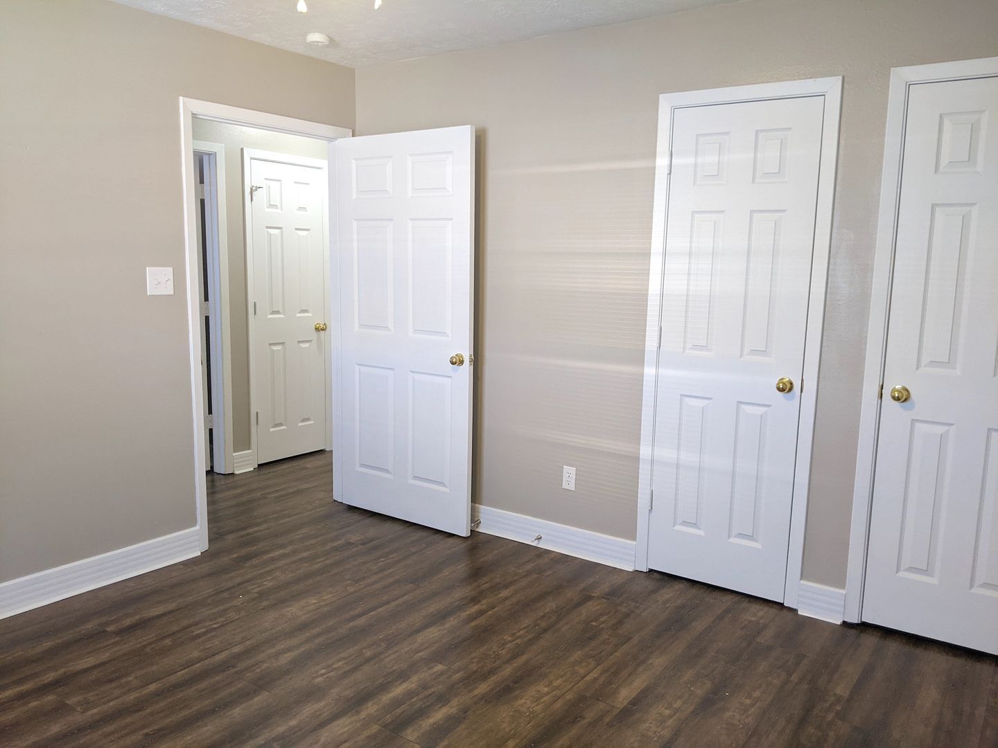 Building Photo - Available for April Move in! - Renovated 3 Bed 1.5 Bath House Biking Distance to Campus!