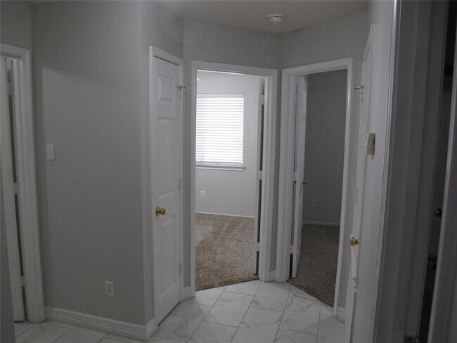Building Photo - 3401 Pioneer Crossing Dr