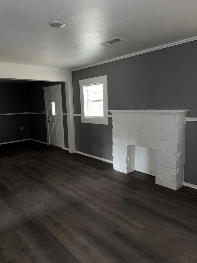 Building Photo - 1300 N 8th St