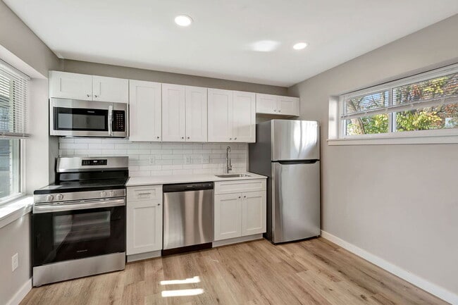 Building Photo - 6919 Montgomery Rd