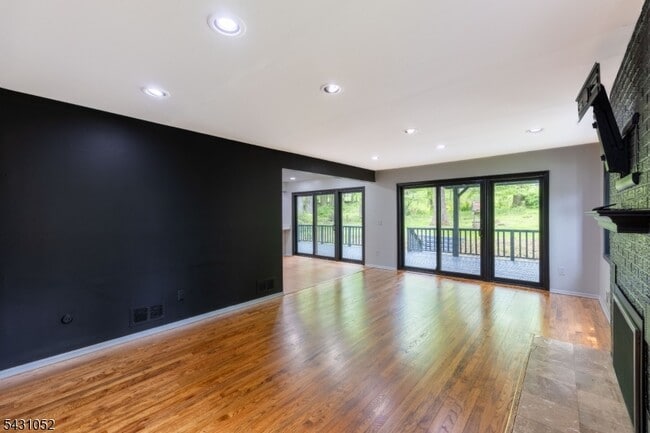 Building Photo - 9 Wick Ln