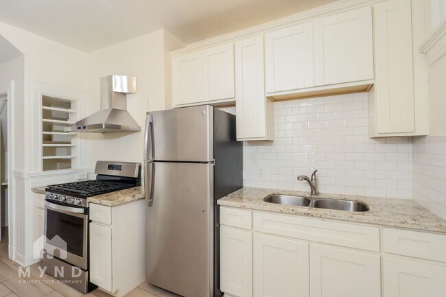 Building Photo - 825 14th St