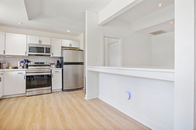 Building Photo - 202 Weeping Hollow Ct