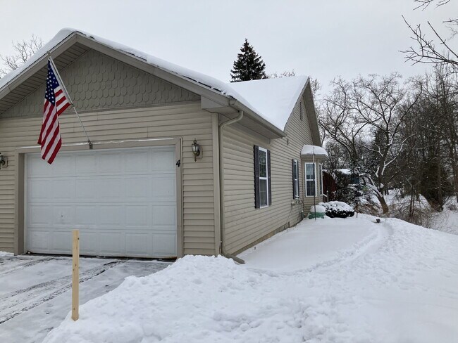 Building Photo - 3 Bedroom/Office 1.5 bath in the Village of Fairport - Available May 2026! $3,050/month