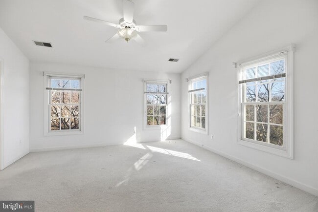 Building Photo - 1817 Fallbrook Ln