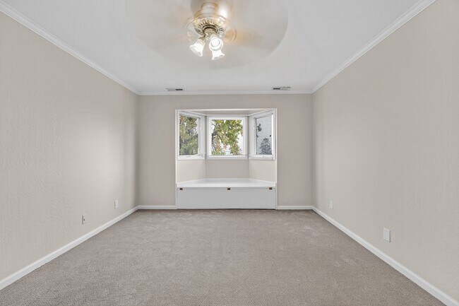 Building Photo - Stunning San Carlos 5 bedroom 4 bathroom H...