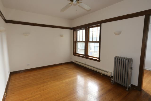 Building Photo - 821 W Waveland Ave