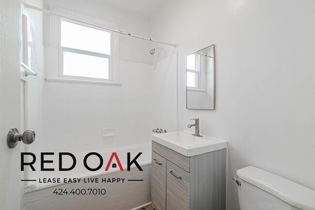 Building Photo - 454 S Catalina St