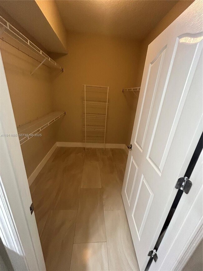 Building Photo - 2032 Alta Meadows Ln