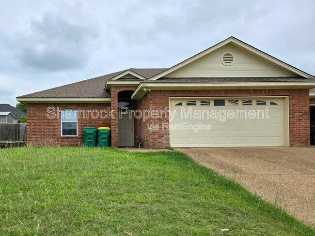 Primary Photo - 3013 Palomino Trail
