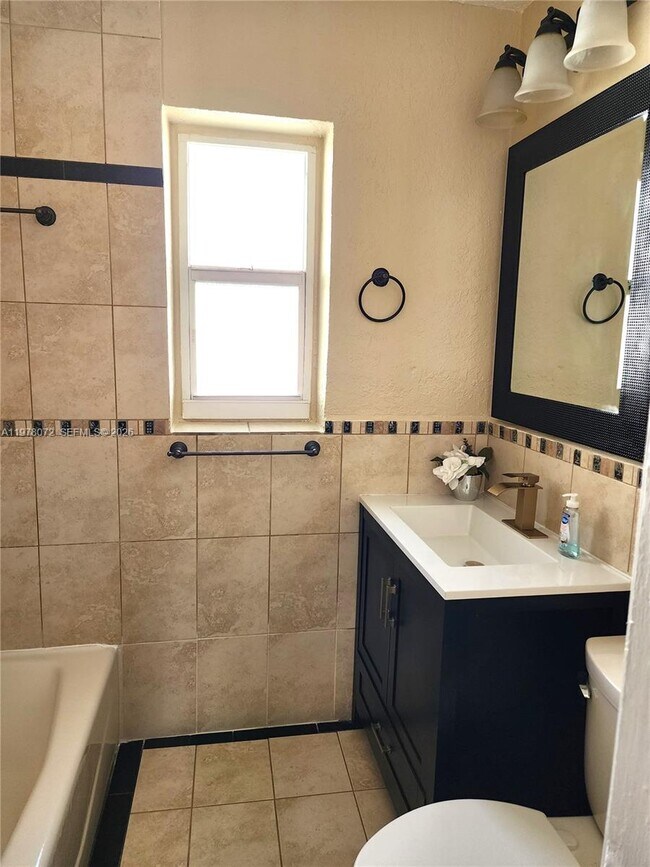 Building Photo - 1030 NW 48th St