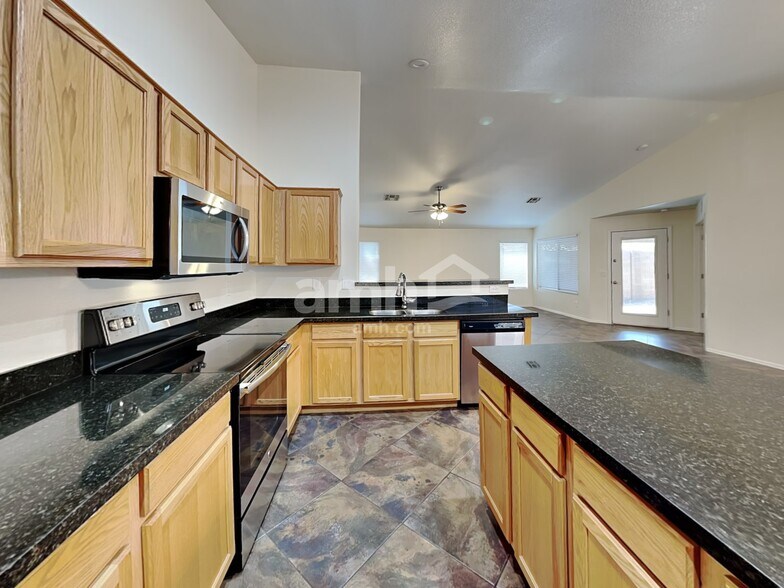 Building Photo - 15912 W Carmen Dr