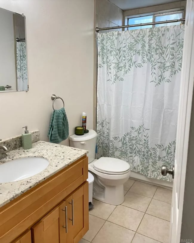 Building Photo - Adorable 2 bed 1 bath unit located in a 4 Plex close to Downtown Vacaville!!