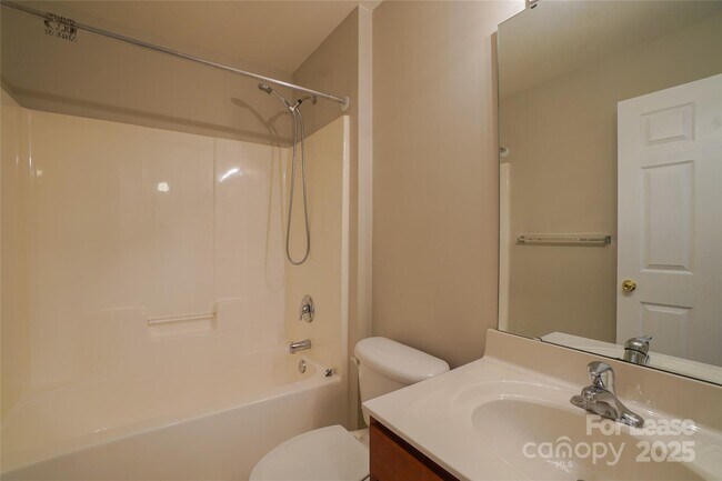 Building Photo - 6021 Queens Walk Ct