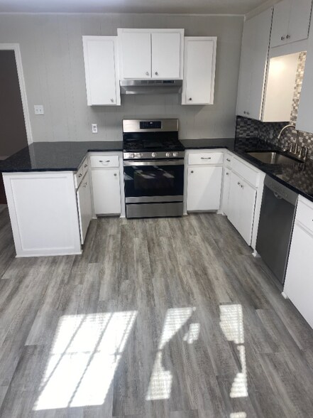 Building Photo - 6606 NW 33rd St