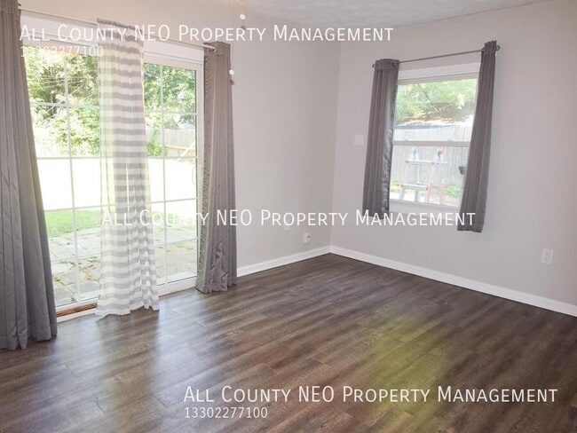 Building Photo - 2290 Suncrest Dr