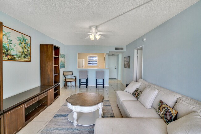 Building Photo - 1391 S Ocean Blvd