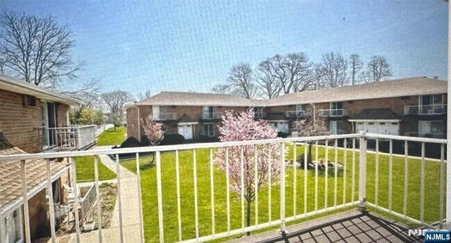 Building Photo - 15 Cottage St