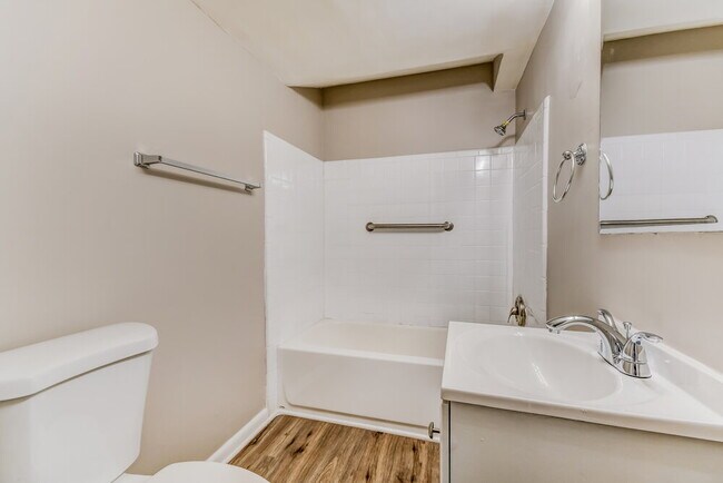 Building Photo - 1617 Bobolink Ln NE