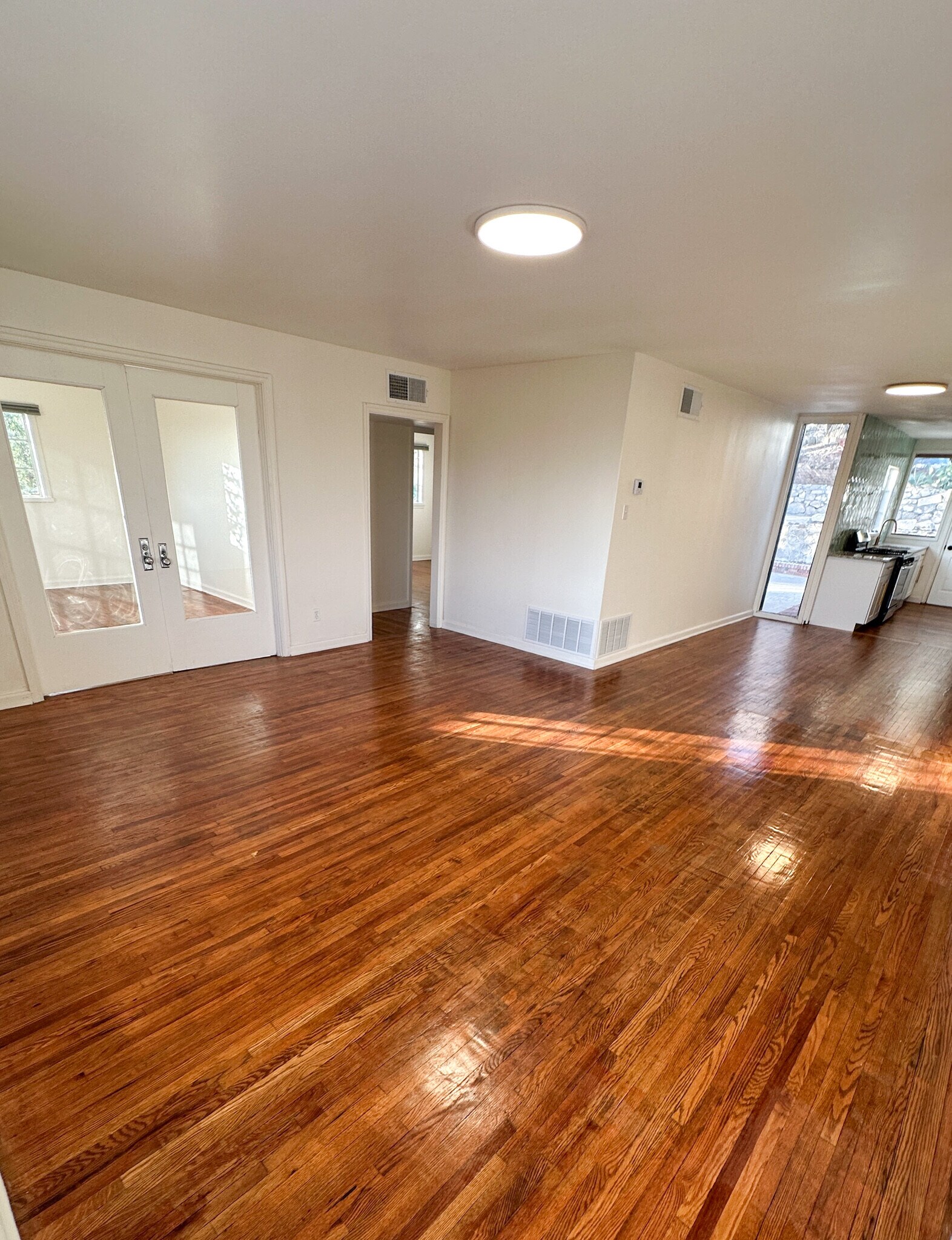 Building Photo - 2928 Piedmont Dr