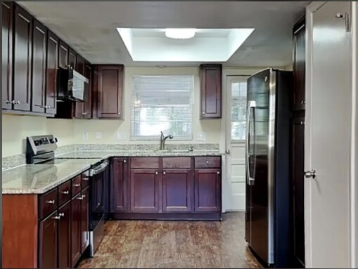 Building Photo - 609 Lakespur Ln