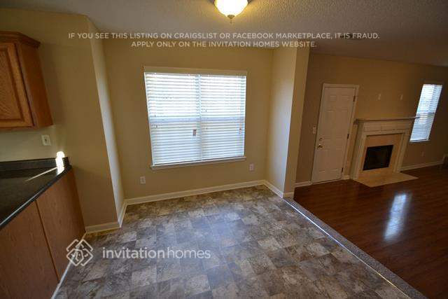 Building Photo - 103 Silvergrass Dr