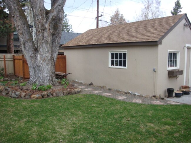 Building Photo - Charming Westside Cottage in a Premier Location