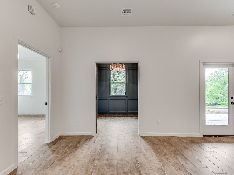 Building Photo - 2600 Woods Edge Dr