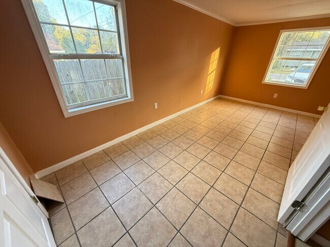 Building Photo - 4831 Saphire Ave