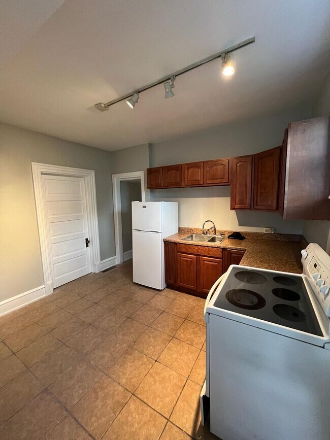 Building Photo - 4216 W Penn Ave