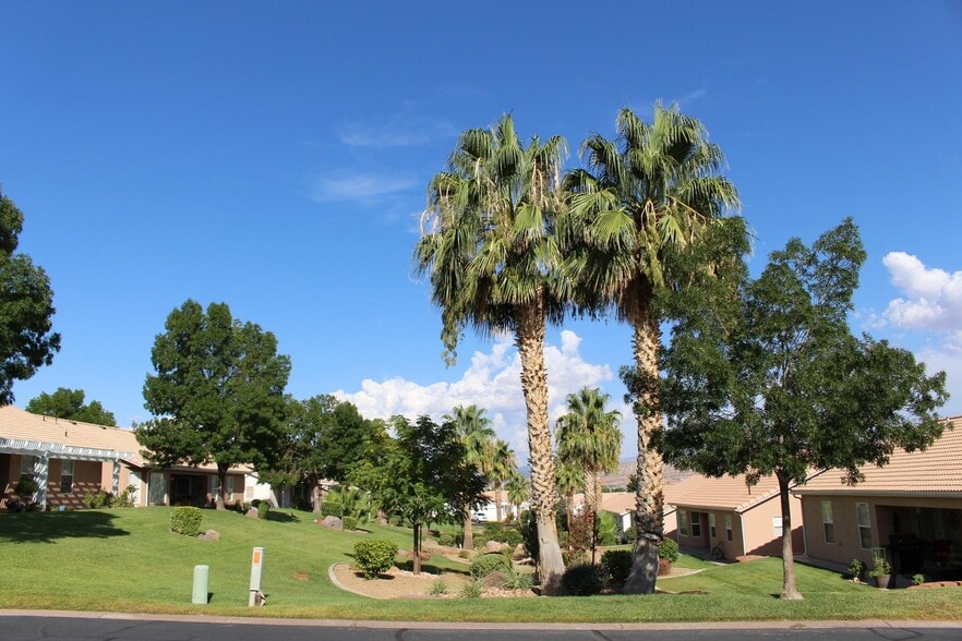 Building Photo - 210 N Mall Dr