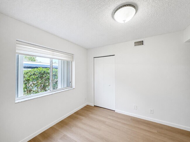 Building Photo - 340 NW 67th St