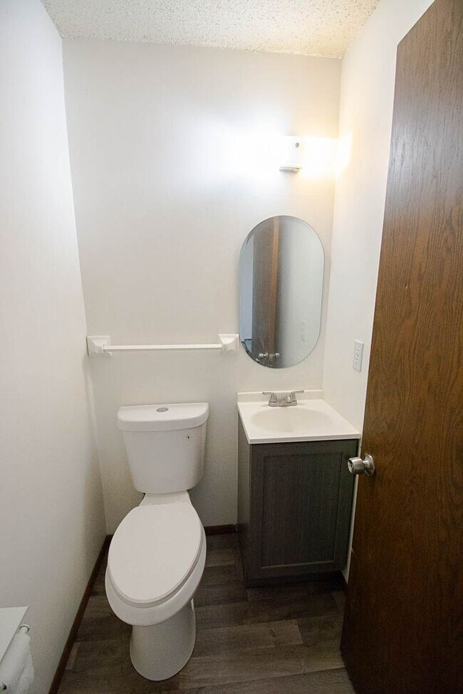 Building Photo - Spacious 2BR Twin Home with In-Unit Laundry