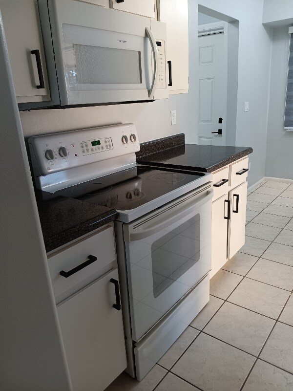 Building Photo - 2507 Matena Ave S