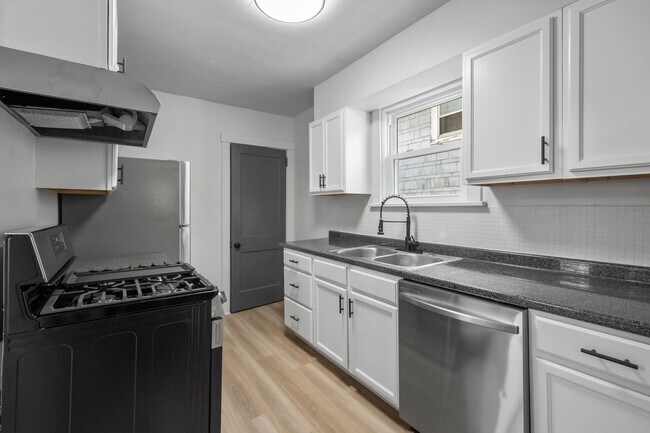 Building Photo - Amazing 3 bedroom home in Wilkinsburg available November 1!