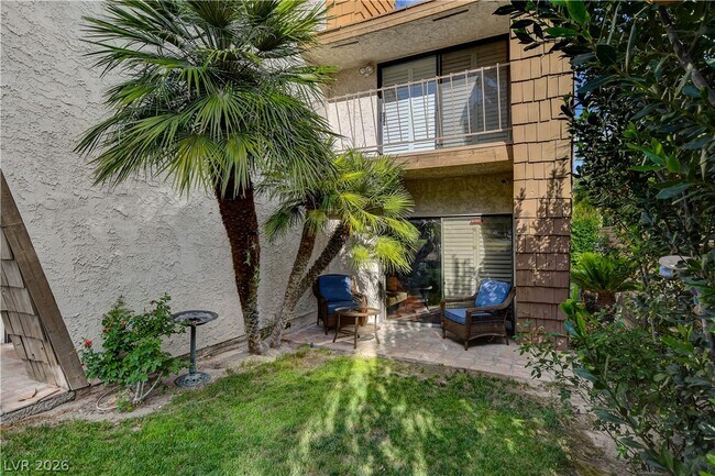 Building Photo - 3223 Pinehurst Dr