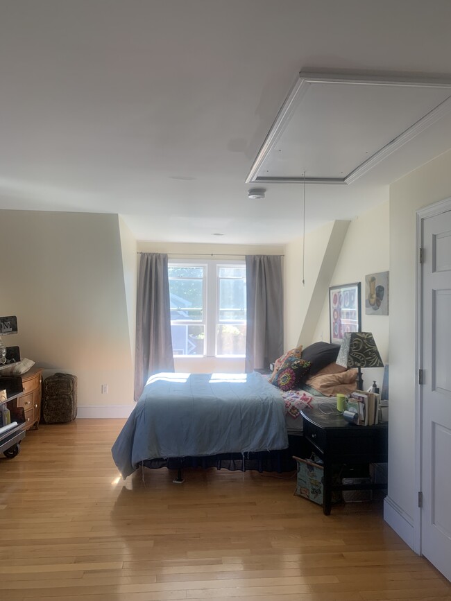 Second Floor bedroom (Master) - 25 Ridges Ct