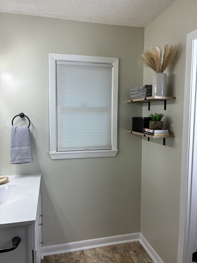 Building Photo - 410 Etowah Ave