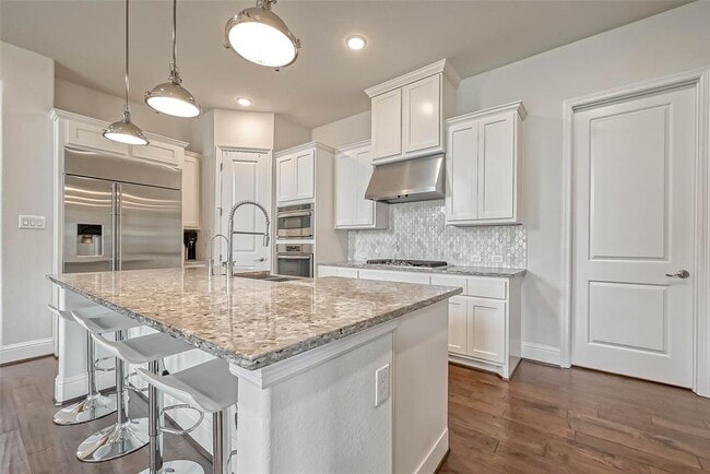 Building Photo - 13306 Stoneleigh Terrace Dr