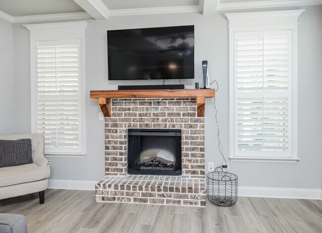 Building Photo - 821 Lost Grv Trl
