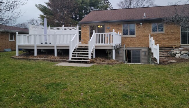 Building Photo - 3-Bedroom/2.5-Bath, Great Neighborhood