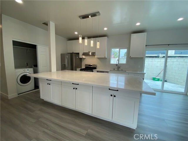 Building Photo - 1653 W Chateau Pl